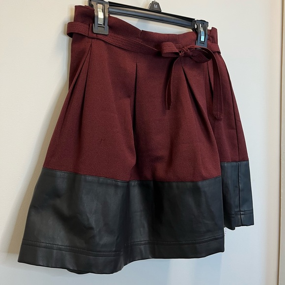 Very J Skirt with a Leather Trim that’s New with Tags. SM - Picture 6 of 9